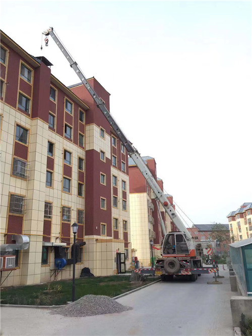 德惠市跨街广告牌的高空安装注意事项